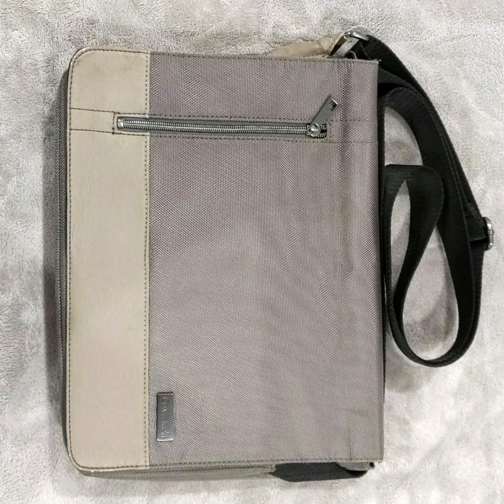 Calvin Klein Slim Messenger Bag